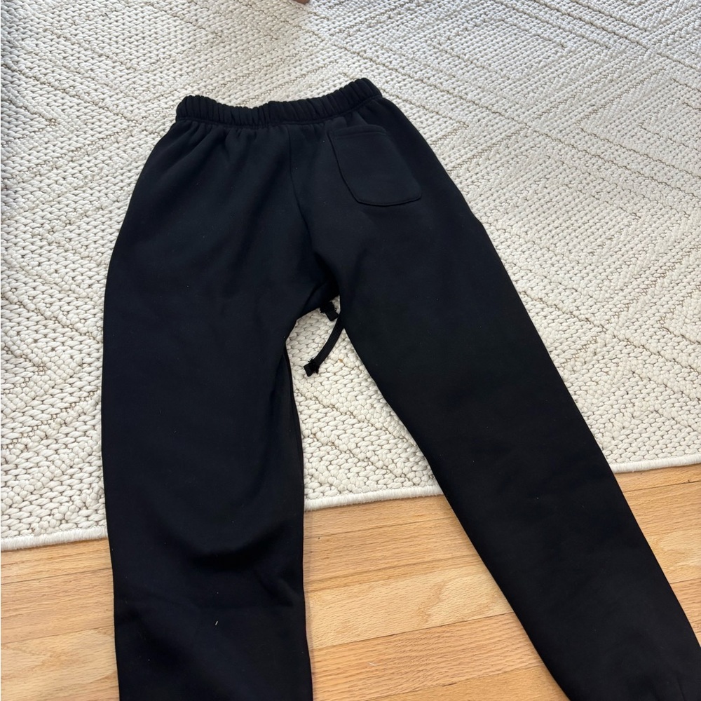 essential sweats black